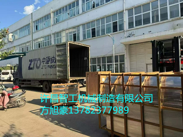 7月8日，两台400斤电磁炒货机装车发货